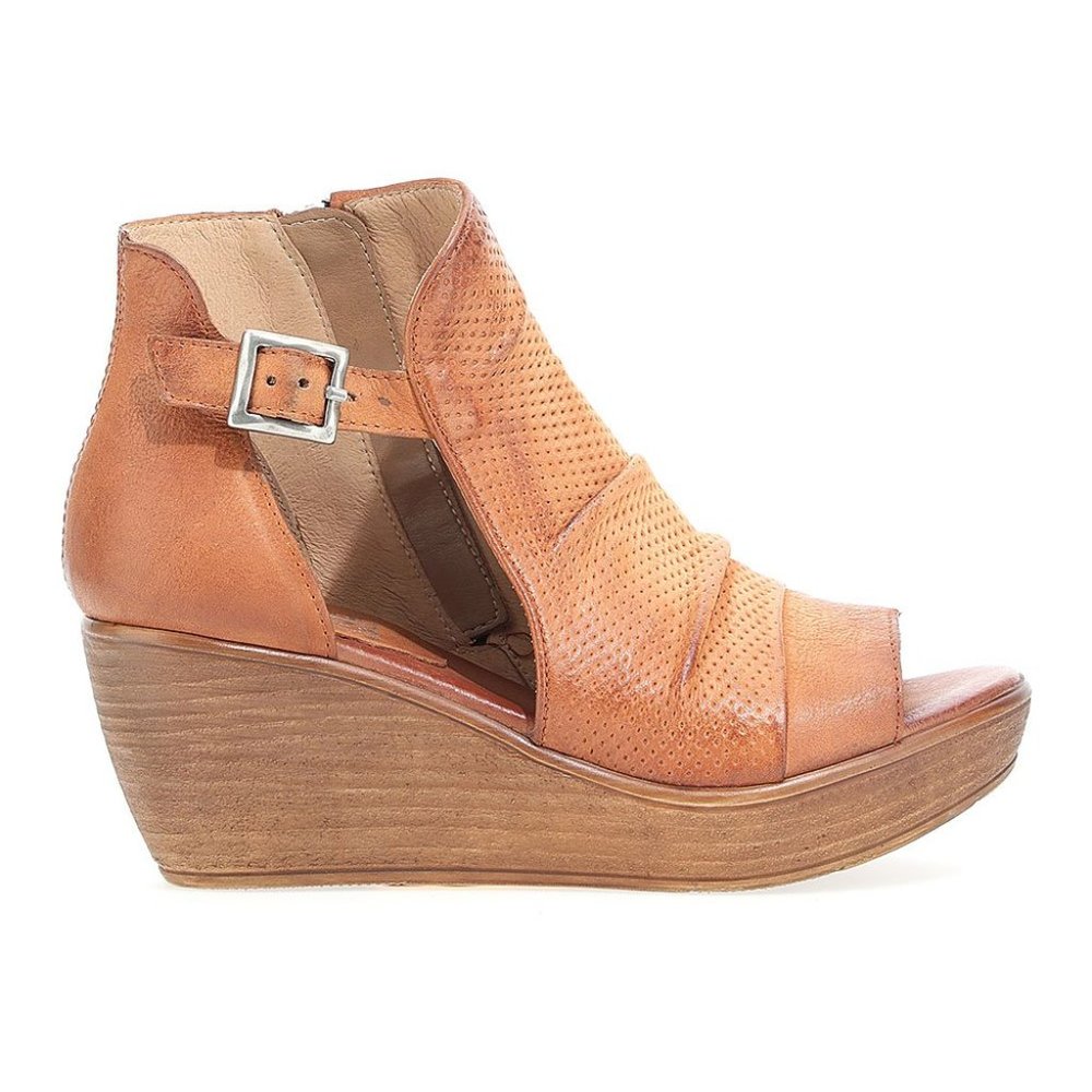 NWT boxed brand new Miz Mooz Starfire Leather Sandal in 37